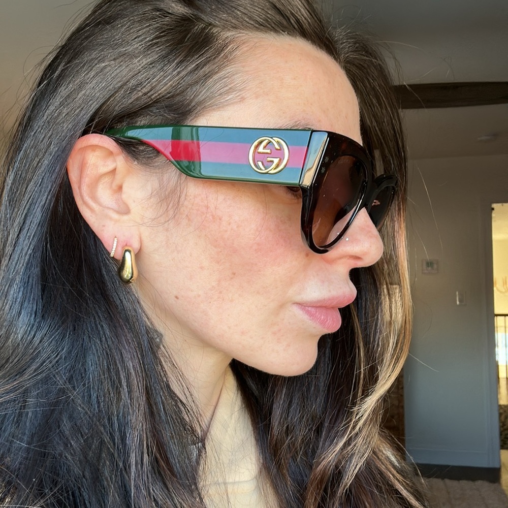 GUCCI SUNGLASSES *